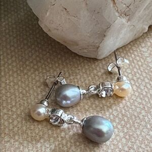 Carola Genuine Freshwater Pearl Drop Earrings Avon NIB Ivory Gray Bridal 1”